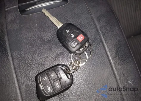 2018 Toyota Highlander Le Plus z USA, uszkodzony, nr VIN 5TDBZRFH0JS909712